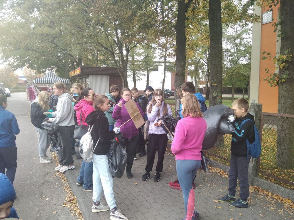 Podróż szlakiem Soplicy - sprzątanie Strzybnicy