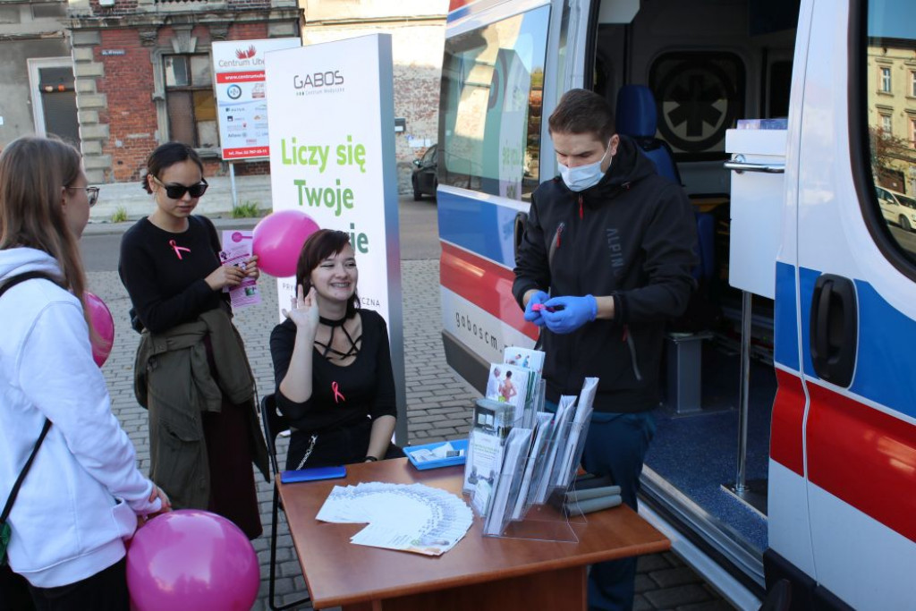 Dzień Różowej Wstążki i przemarsz przez miasto