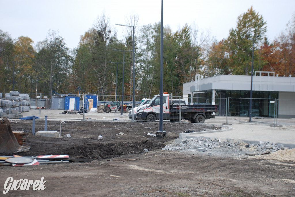 Budują market Lidl i chodnik z oświetleniem