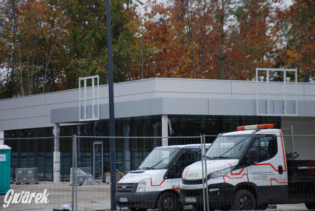 Budują market Lidl i chodnik z oświetleniem