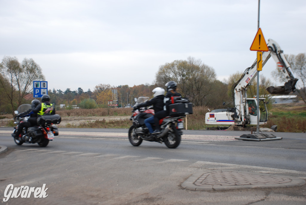 Budują market Lidl i chodnik z oświetleniem