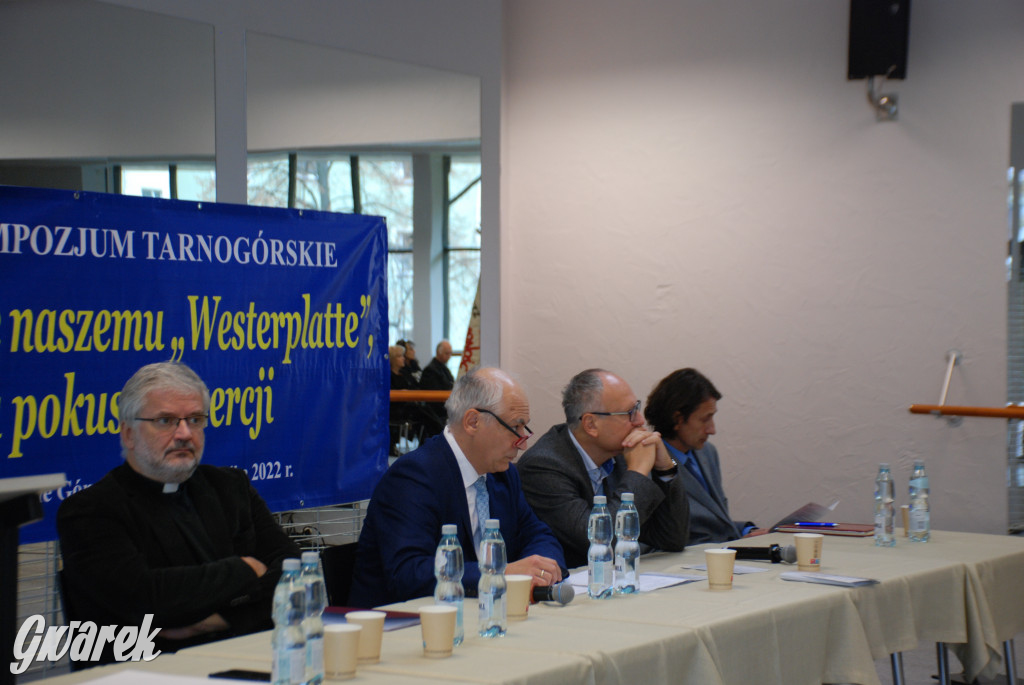 Europejskie flagi na prawicowym sympozjum