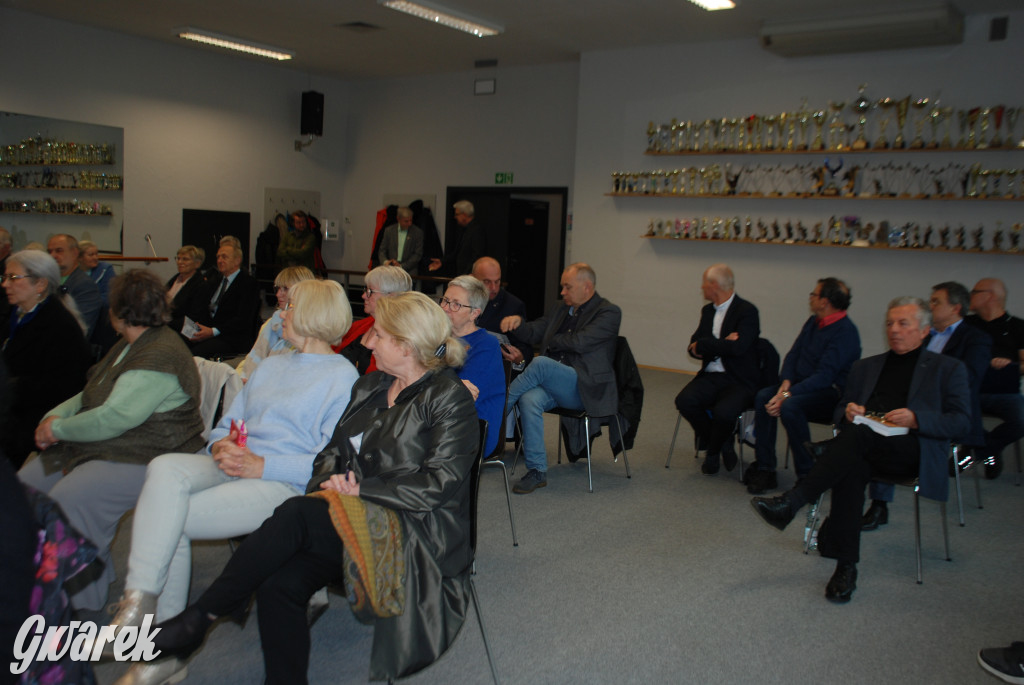 Europejskie flagi na prawicowym sympozjum