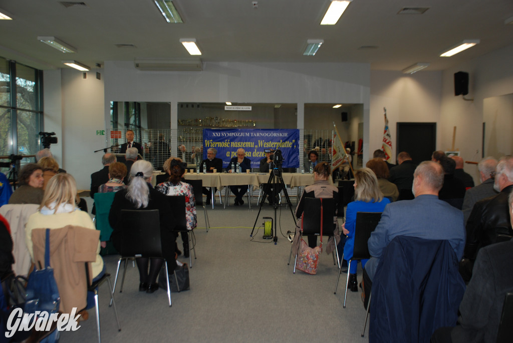 Europejskie flagi na prawicowym sympozjum