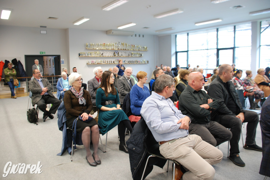 Europejskie flagi na prawicowym sympozjum