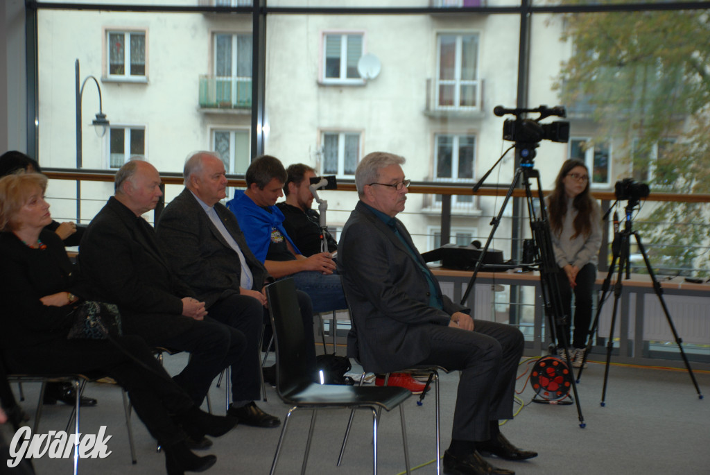 Europejskie flagi na prawicowym sympozjum