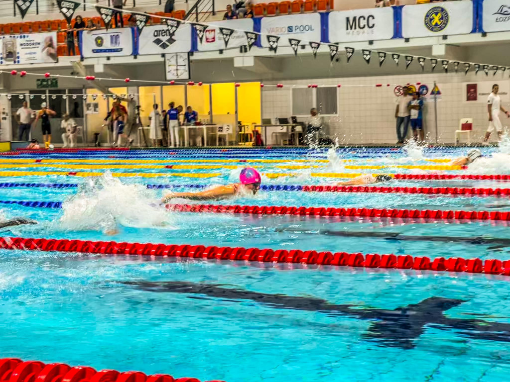 Tarnowskie Góry, Łodź. Dobry start pływaków