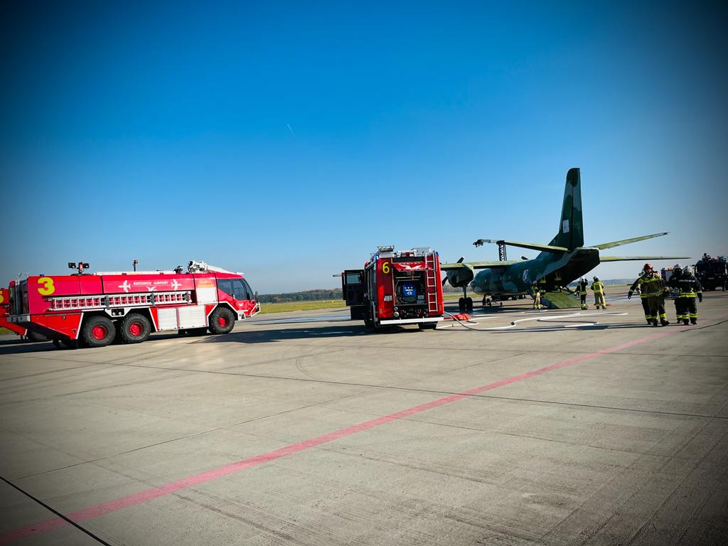 Pyrzowice. Akcja samolot, nasi strażacy na miejscu