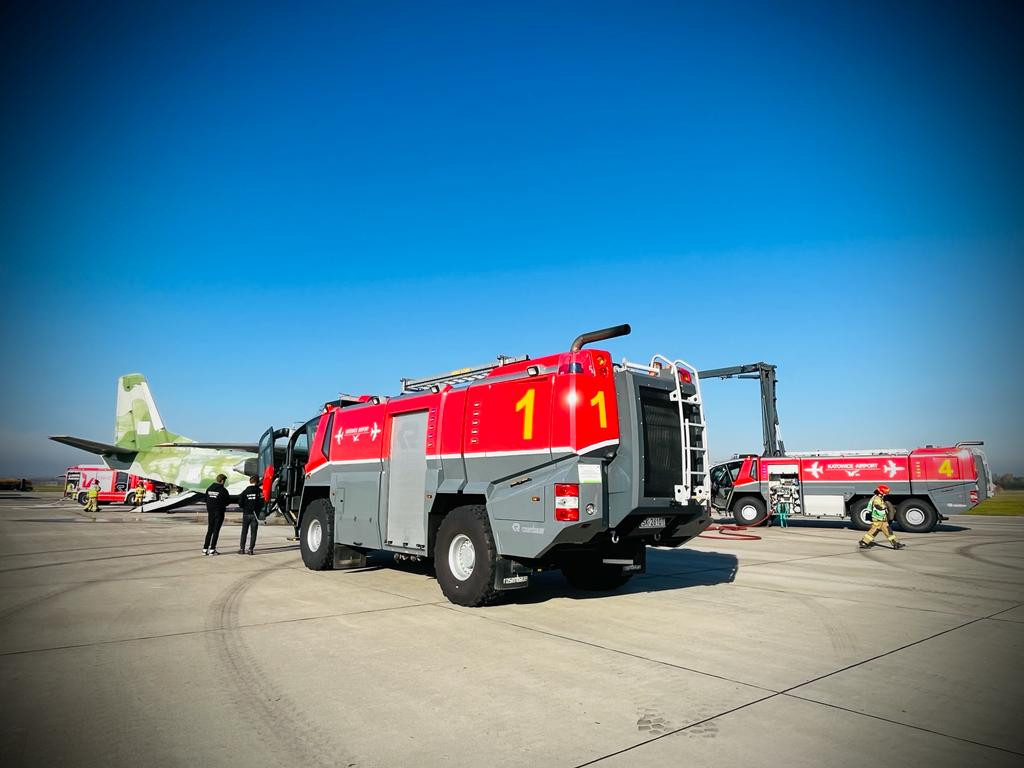 Pyrzowice. Akcja samolot, nasi strażacy na miejscu