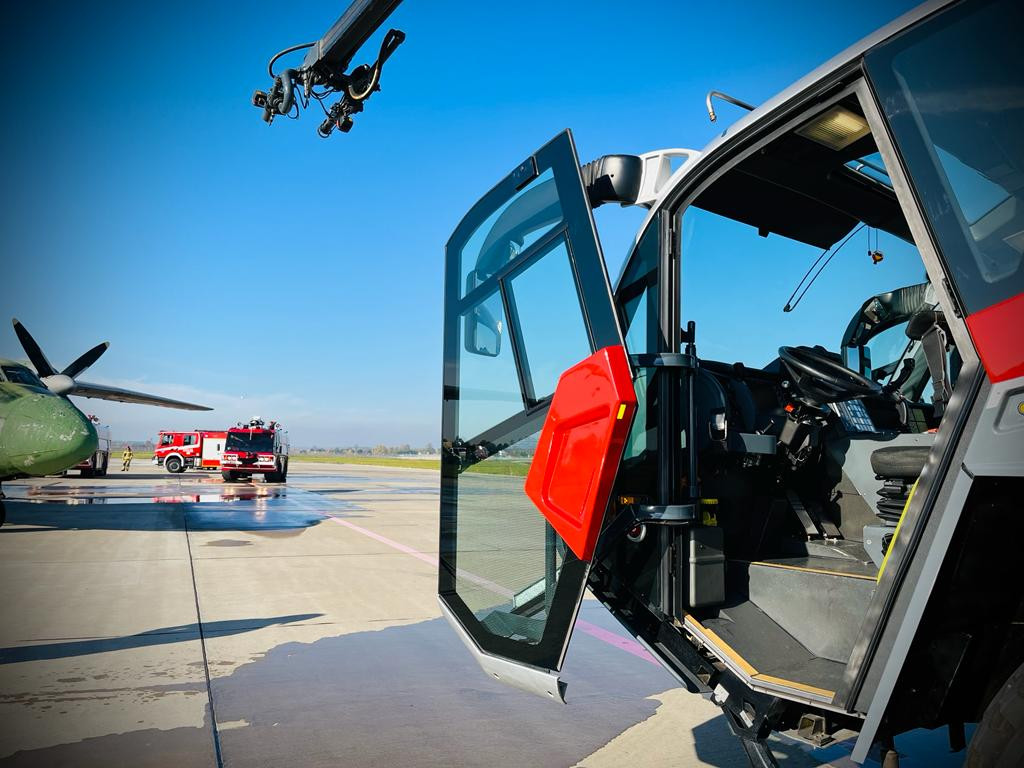 Pyrzowice. Akcja samolot, nasi strażacy na miejscu