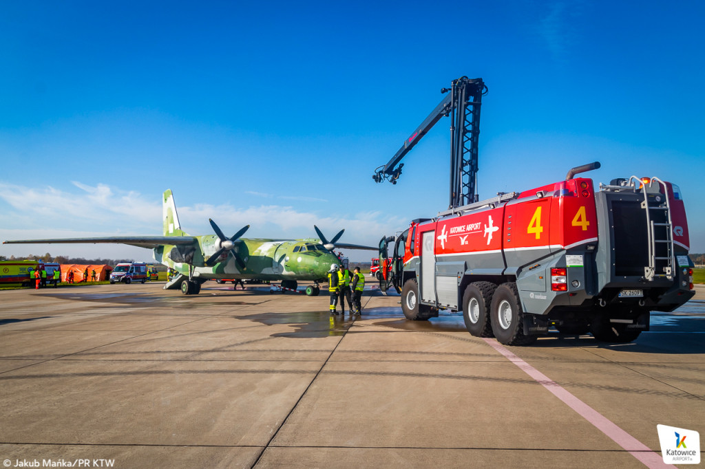 Pyrzowice. Akcja samolot, nasi strażacy na miejscu