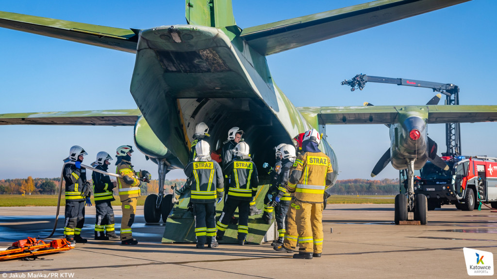 Pyrzowice. Akcja samolot, nasi strażacy na miejscu