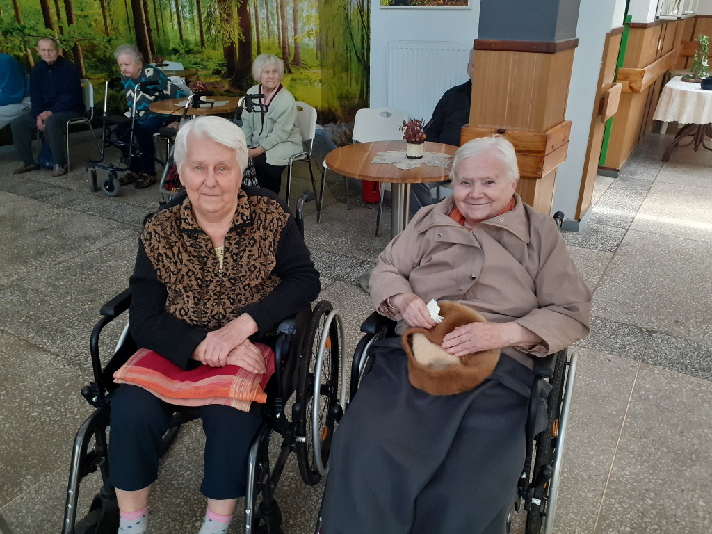 Młodzi pomagają podpiecznym DPS [ZDJĘCIA]