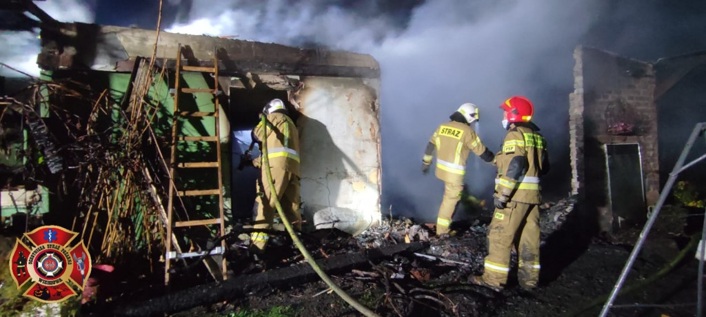 Pożar na ogródkach. 8 zastępów straży w akcji