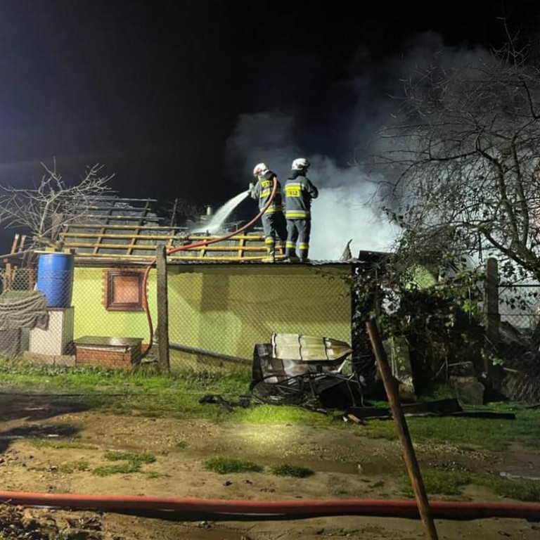 Pożar na ogródkach. 8 zastępów straży w akcji