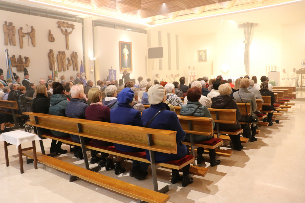 Arcybiskup poświęcił odnowiony kościół i ołtarz