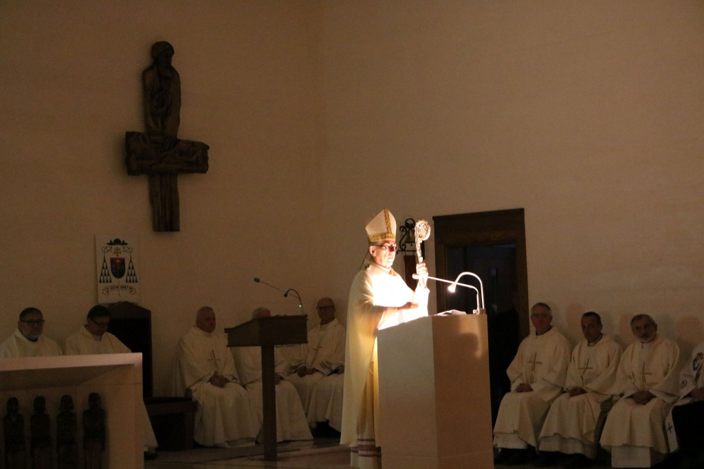 Arcybiskup poświęcił odnowiony kościół i ołtarz