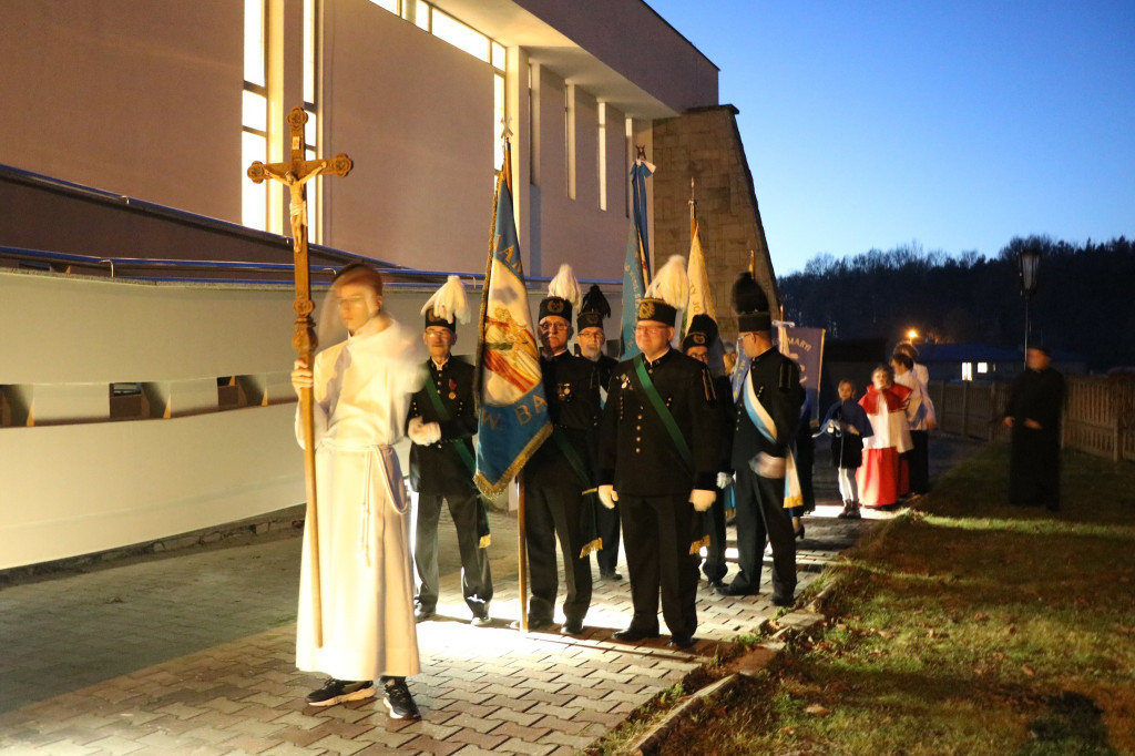 Arcybiskup poświęcił odnowiony kościół i ołtarz