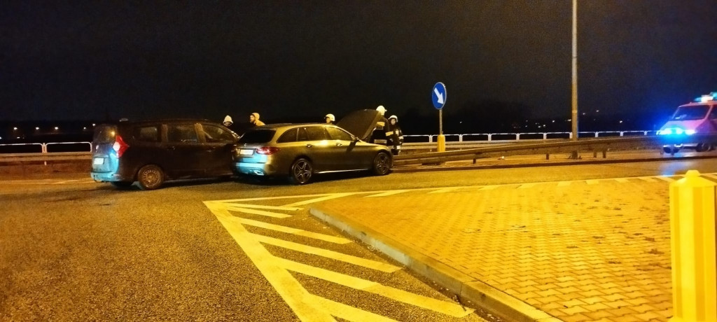 Wypadek na DK 78. Dwóch rannych