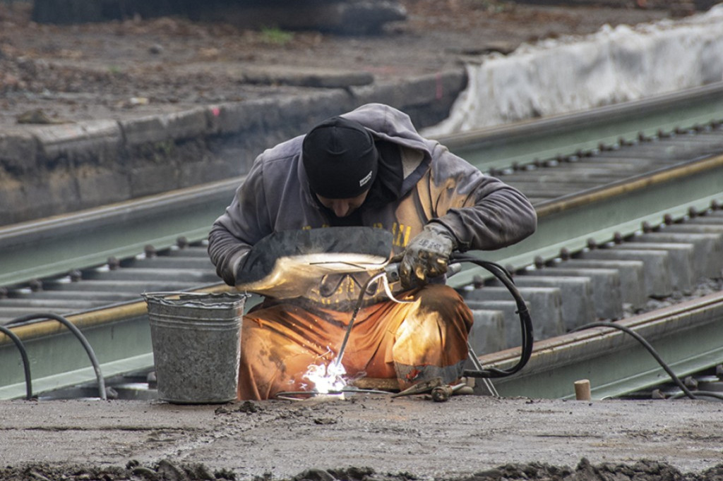 Osiedle Stroszek. Trwa remont torów tramwajowych