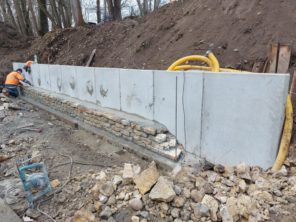 Prace przy Bramie Gwarków, parking niemal gotowy