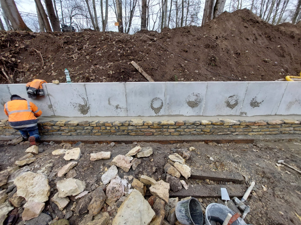 Prace przy Bramie Gwarków, parking niemal gotowy