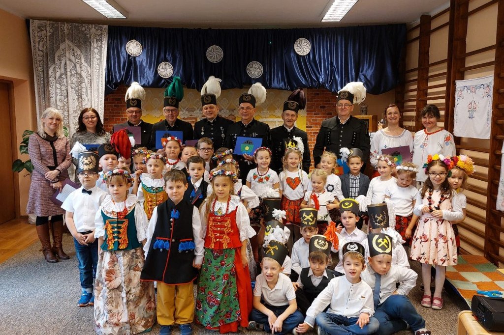 Barbórka w przedszkolu. Tańce śląskie i górnicy