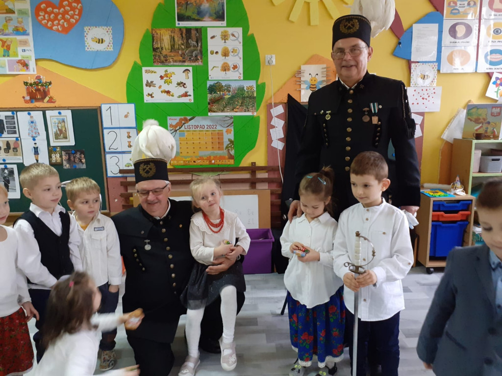 Barbórka w przedszkolu. Tańce śląskie i górnicy