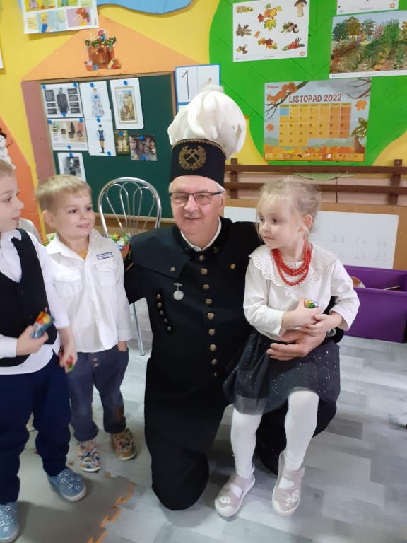 Barbórka w przedszkolu. Tańce śląskie i górnicy
