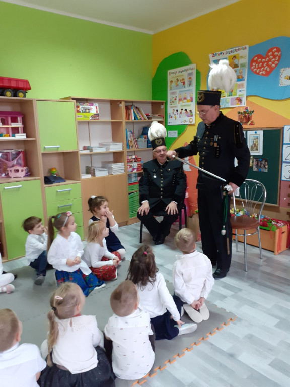 Barbórka w przedszkolu. Tańce śląskie i górnicy