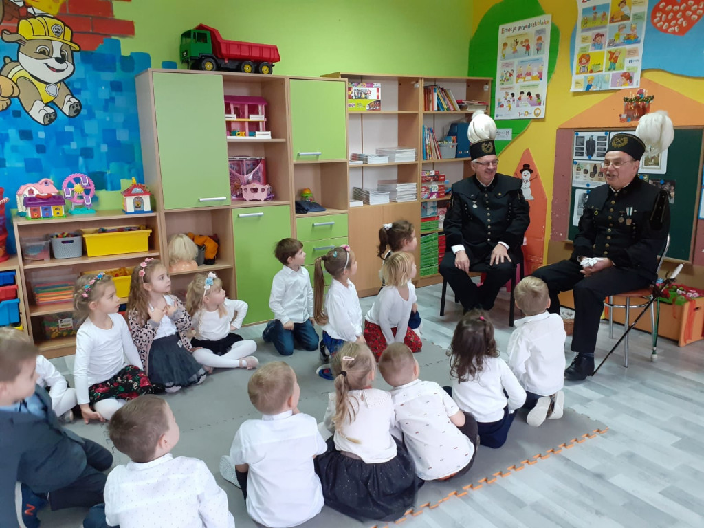 Barbórka w przedszkolu. Tańce śląskie i górnicy