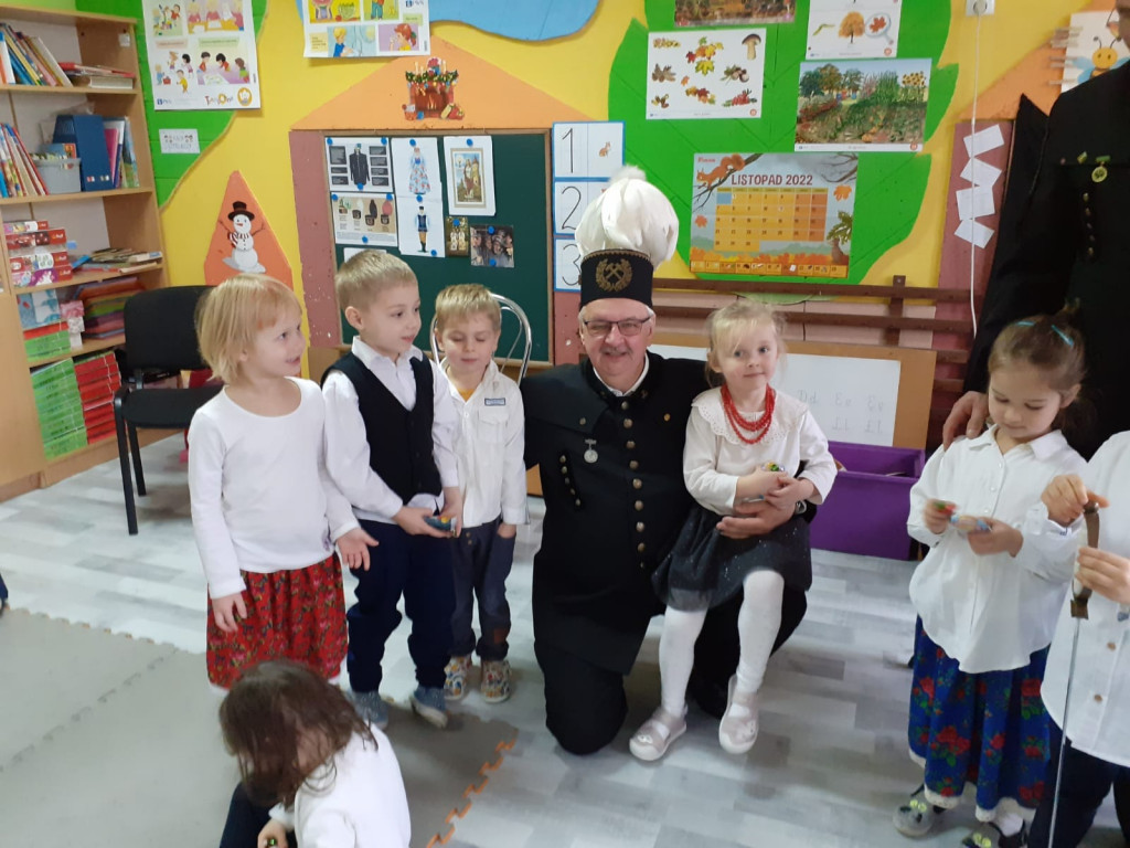 Barbórka w przedszkolu. Tańce śląskie i górnicy