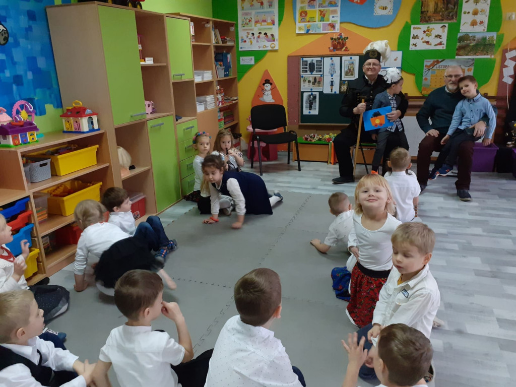 Barbórka w przedszkolu. Tańce śląskie i górnicy