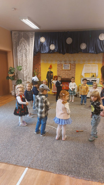 Barbórka w przedszkolu. Tańce śląskie i górnicy