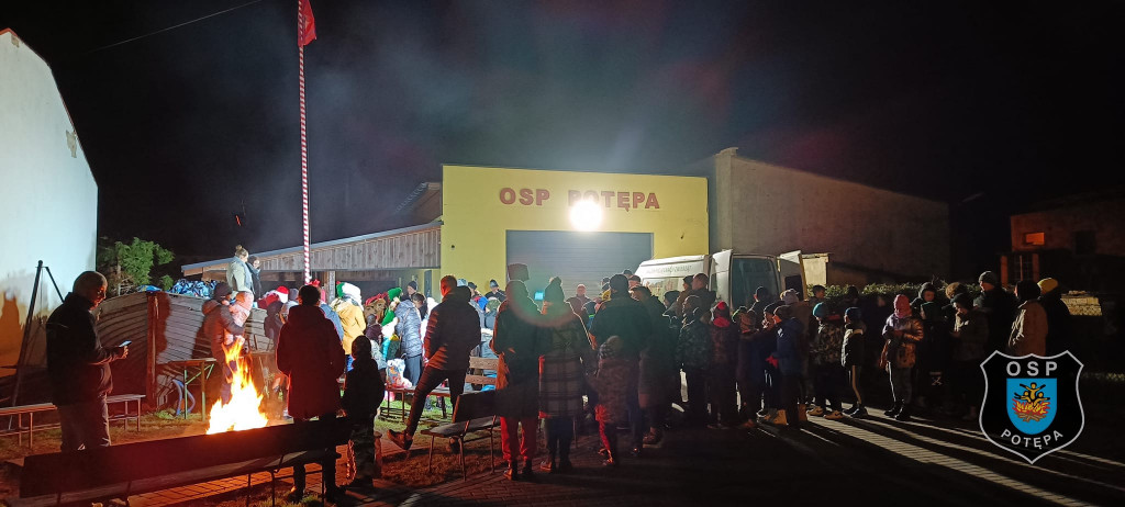 Zamiast reniferów były alpaki, mikołajki z druhami