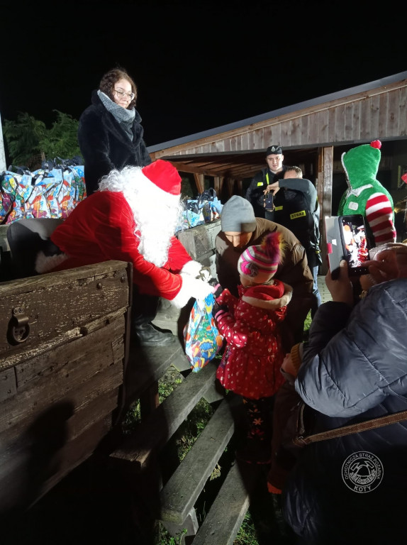 Zamiast reniferów były alpaki, mikołajki z druhami