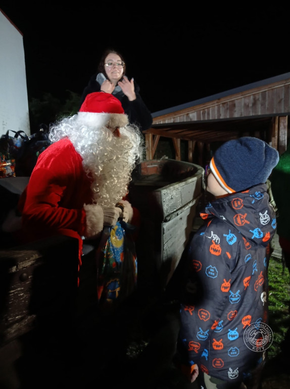 Zamiast reniferów były alpaki, mikołajki z druhami