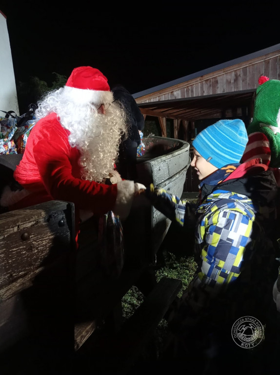 Zamiast reniferów były alpaki, mikołajki z druhami