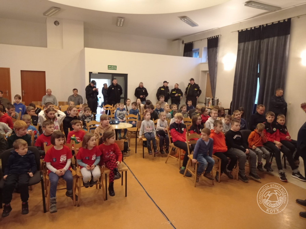 Zamiast reniferów były alpaki, mikołajki z druhami