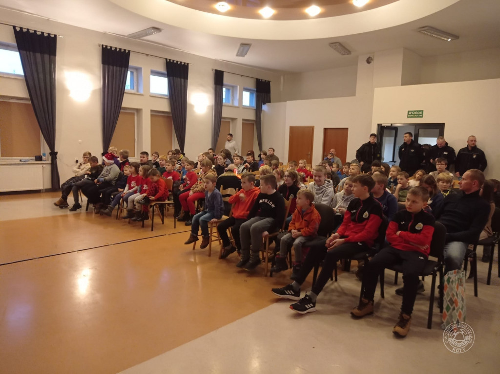 Zamiast reniferów były alpaki, mikołajki z druhami