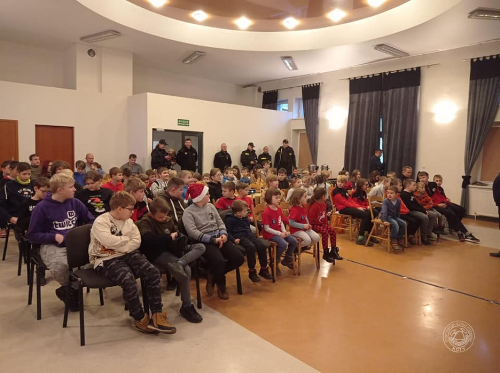 Zamiast reniferów były alpaki, mikołajki z druhami