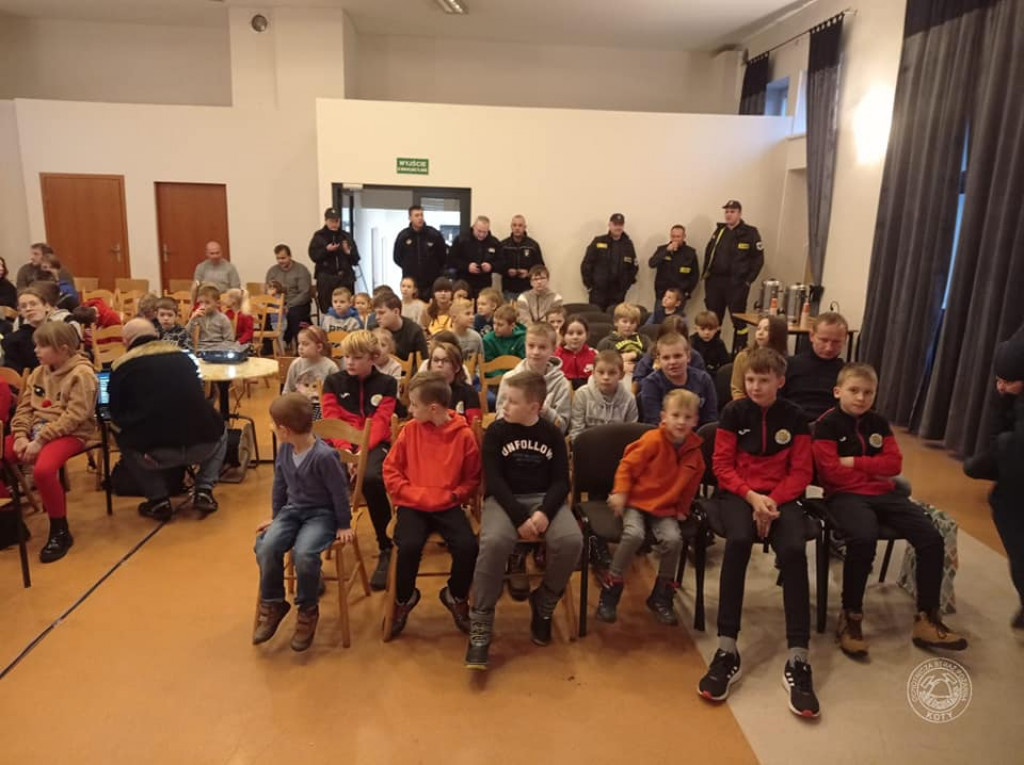 Zamiast reniferów były alpaki, mikołajki z druhami