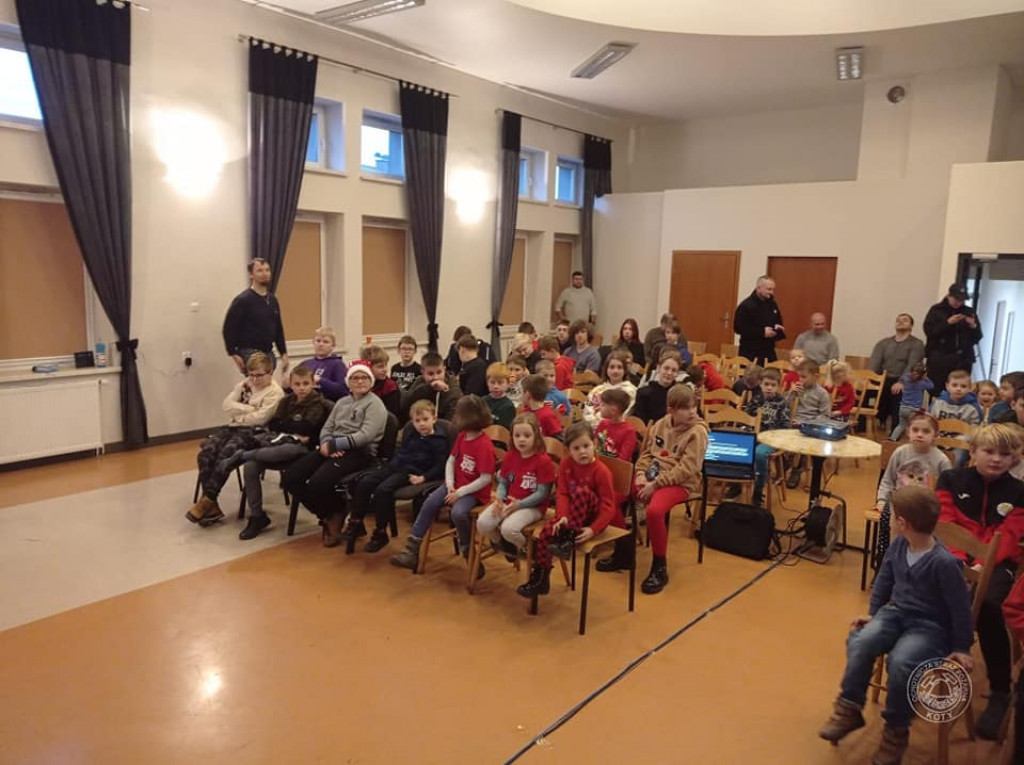 Zamiast reniferów były alpaki, mikołajki z druhami