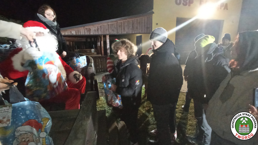 Zamiast reniferów były alpaki, mikołajki z druhami