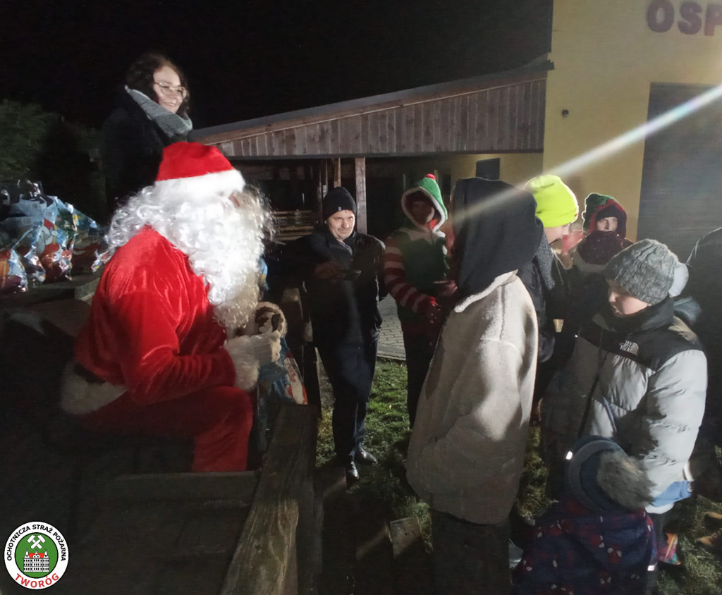 Zamiast reniferów były alpaki, mikołajki z druhami