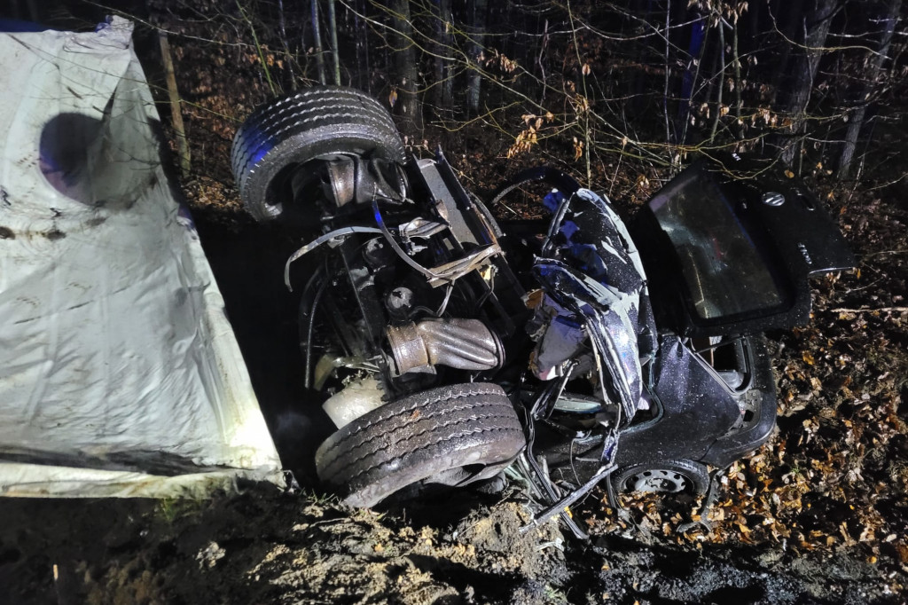 Trzy osoby zginęły w wypadku na DW 905