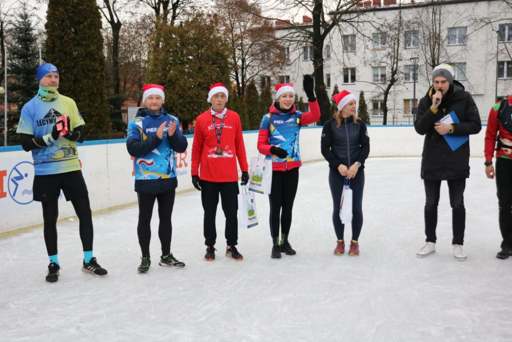 W Piekarach Śląskich otwarto lodowisko