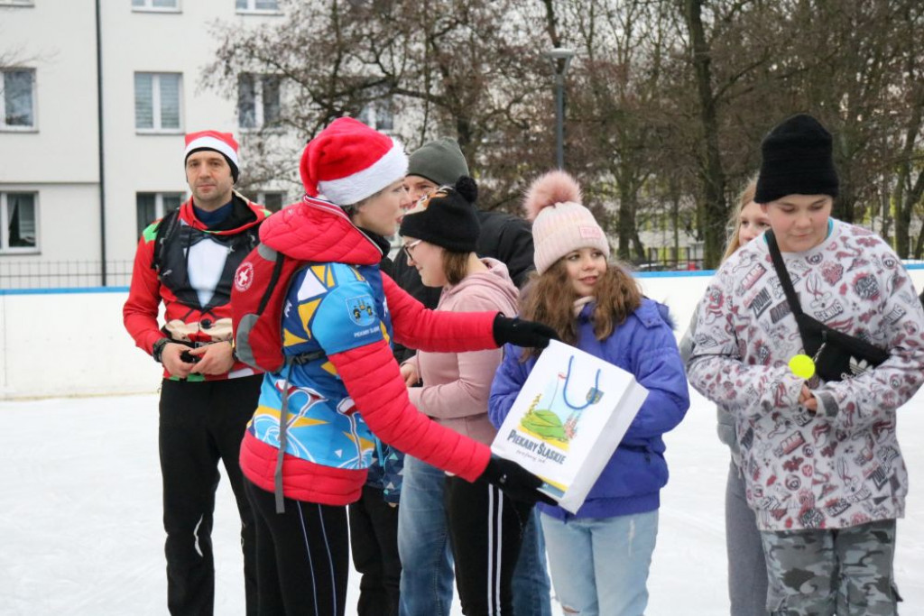 W Piekarach Śląskich otwarto lodowisko