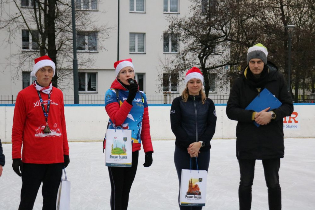 W Piekarach Śląskich otwarto lodowisko