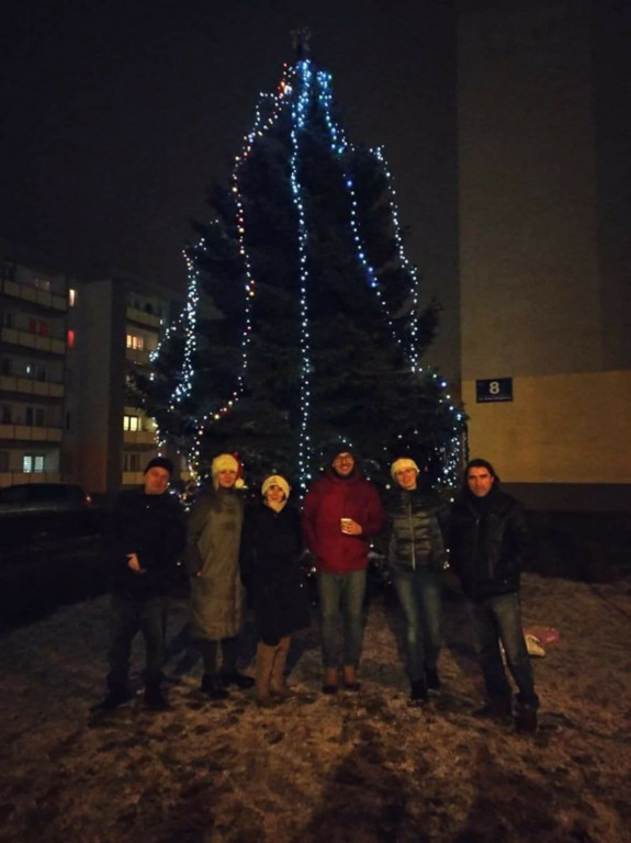 Strzybnica stroi choinkę